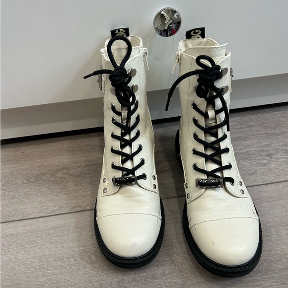 Women’s white and black combat boots - Picture 2 of 6